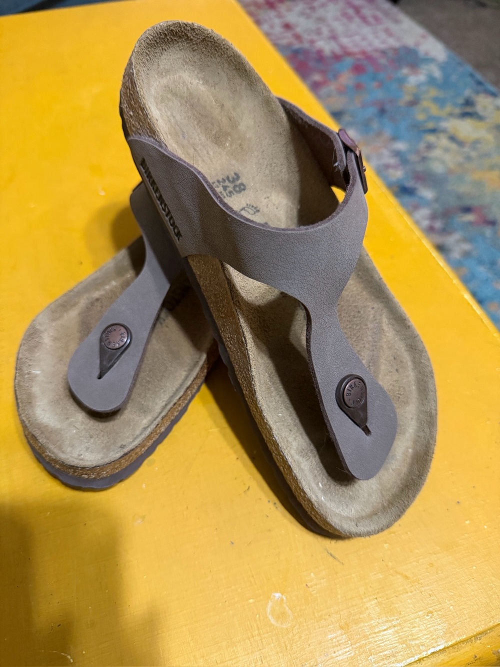 Birkenstocks Gizeh -Mocha Birkibuc 
Women 7.5
